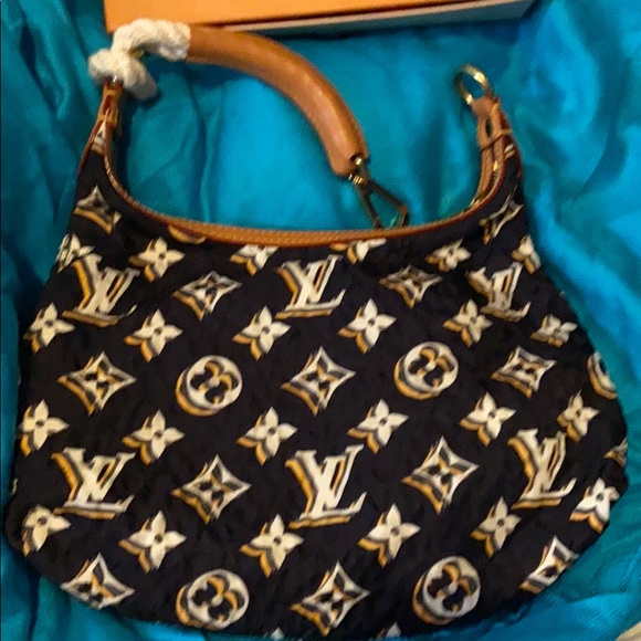 Authentic Louis Vuitton purse - Picture 8 of 8